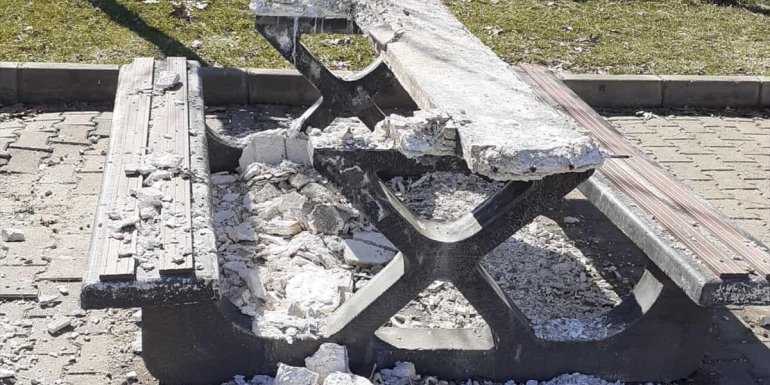 Bingöl'de parklardaki malzemelere zarar verildi