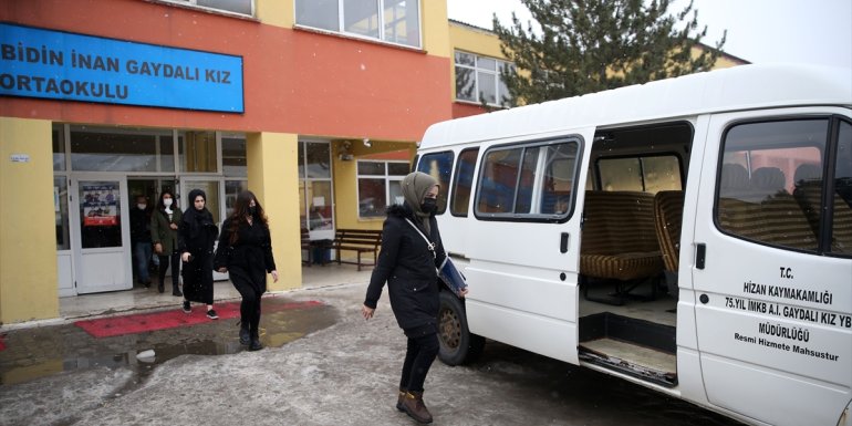 Eğitim neferleri köy köy dolaşarak kız çocuklarının okula devamlılığını sağlıyor