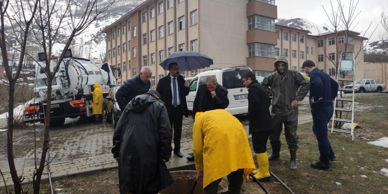 Bitlis'in Mutki ilçesinde sağanak hasara neden oldu
