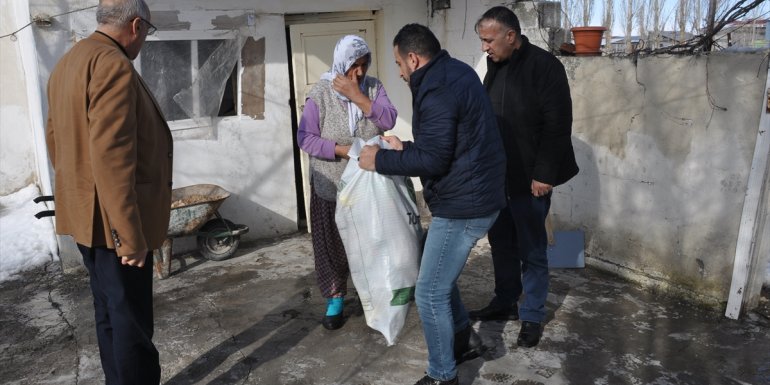 Bulanık AK Parti İlçe Başkanı Bulut, yaşlıları ziyaret etti1