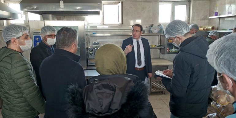 Çaldıran Kaymakamı Türker, öğretmenevindeki aşevini denetledi