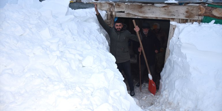Erzurum, Kars, Ağrı ve Ardahan'da 285 yerleşimin yolu kardan kapandı