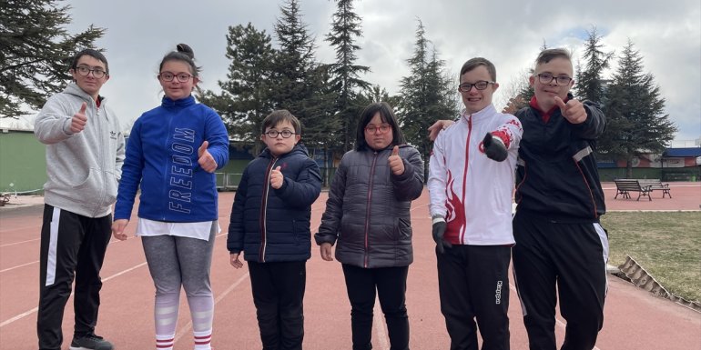 Down sendromlu milli atletler başarılı performanslarıyla gururlandırıyor1