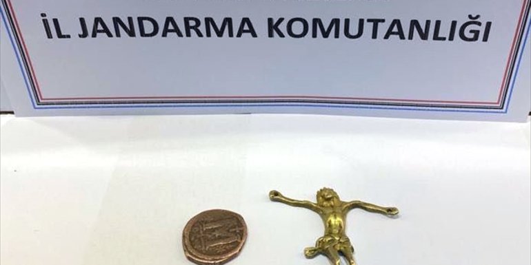Elazığ'da tarihi Hazreti İsa heykeli ile sikke ele geçirildi