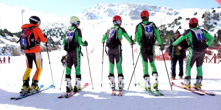 Erzincan'da Okul Sporları Dağ Kayağı Türkiye Şampiyonası yapıldı