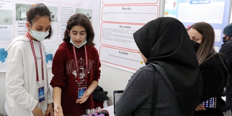 Erzincanlı 2 öğrenci araçların rüzgarından elektrik üreten sistem geliştirdi