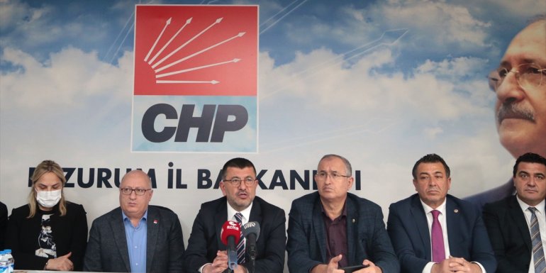 CHP'li Veli Ağbaba 'esnaf masası' heyetiyle ziyaret ettiği Erzurum'da konuştu: