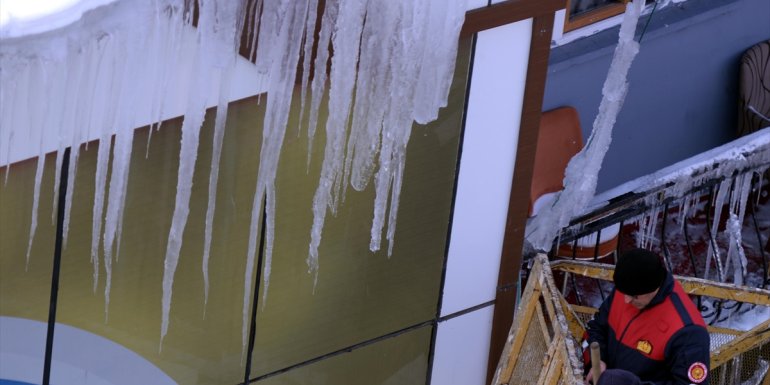 Erzurum, Kars, Ardahan ve Iğdır'da 326 yerleşimin yolu kardan kapandı