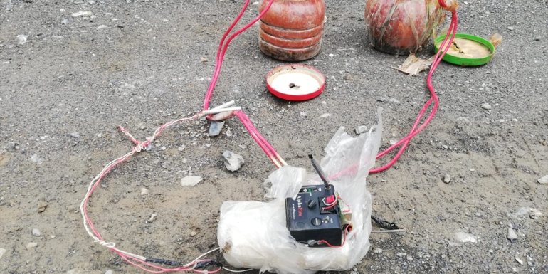 Hakkari'de yol kenarına döşenmiş patlayıcı düzenekleri imha edildi