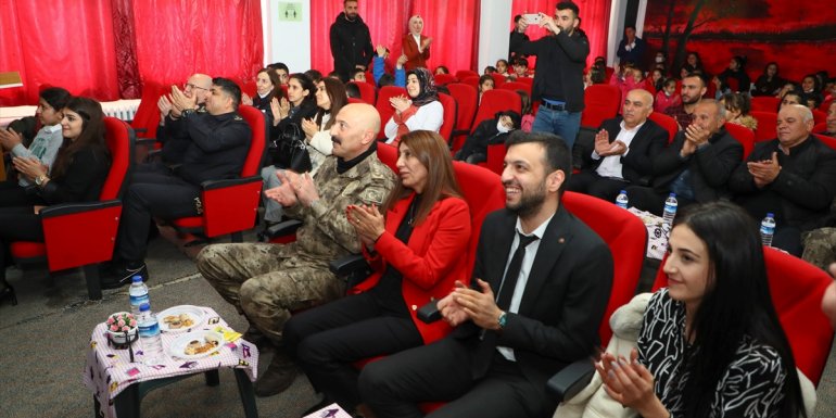 Hakkari Emniyet Müdürü Pınar, Çimenli Köyü İlk ve Ortaokulunu ziyaret etti