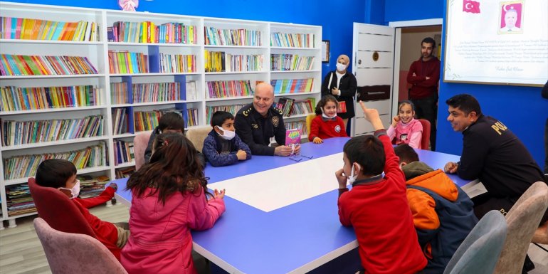Hakkari polisi öğrencilerle buluşmaya devam ediyor1