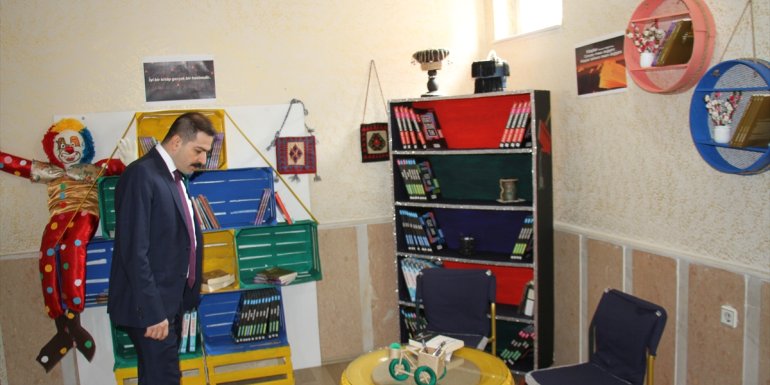 Şemdinli Kaymakamı Tugay, halk eğitim merkezi kurslarını gezdi