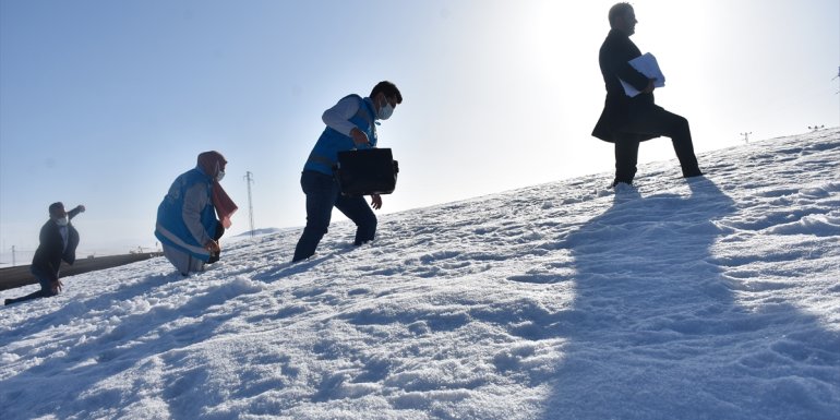 Kar, tipi ve kapalı yollara rağmen kırsaldaki evde sağlık hizmeti aksatılmıyor