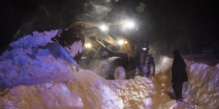 KARS - Doğum sancısı başlayan kadın ekiplerce hastaneye ulaştırıldı1