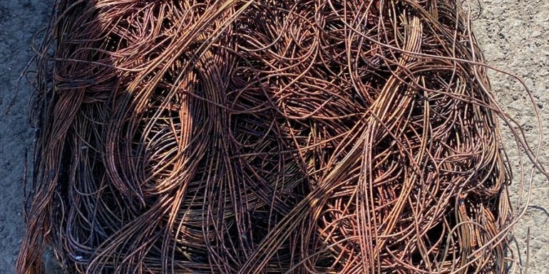 Kars'ta kablo hırsızları polisin takibiyle suçüstü yakalandı