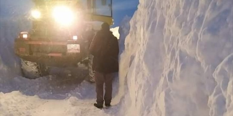 Kars'ta kar ve tipi nedeniyle kapanan 101 köy yolu ulaşıma açıldı