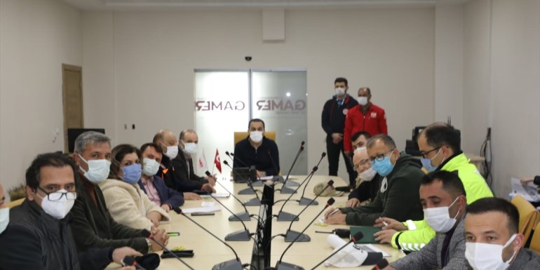 Kars Valisi Türker Öksüz'den zorunlu olmadıkça evden çıkmayın uyarısı: