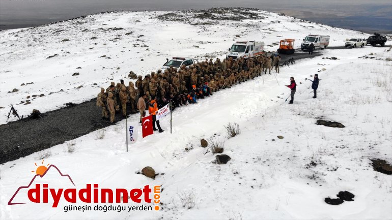 Dağı eteklerinde çığda kurtarma Ağrı arama verildi Komandolara eğitimi 9