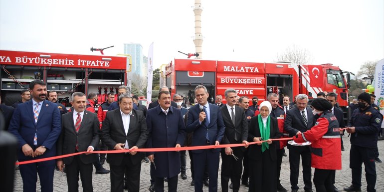 Milli Eğitim Bakanı Özer, Malatya'da ziyaretlerde bulundu