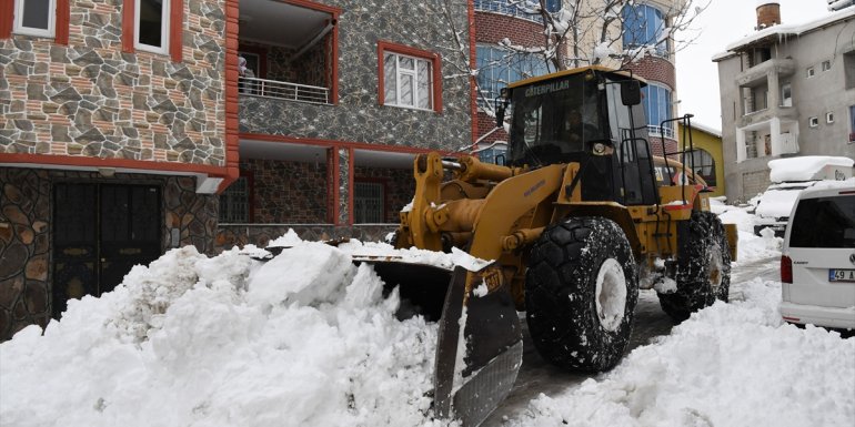 Muş Belediyesi karla mücadele çalışmalarını sürdürüyor1