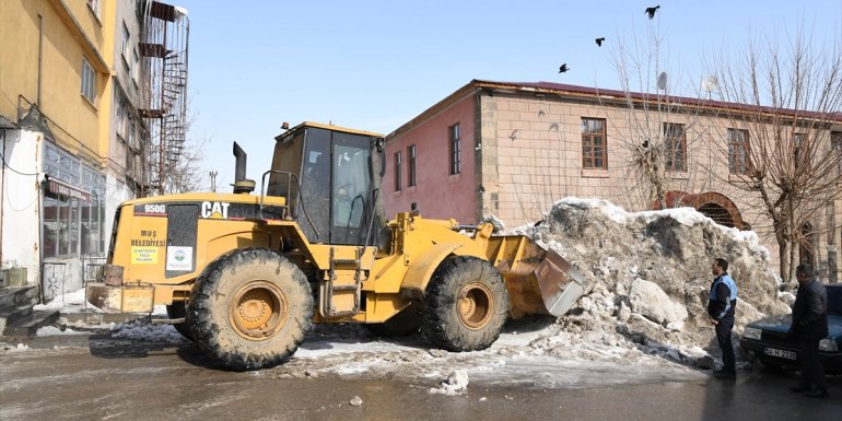 Muş Belediyesi’nin kar mesaisi devam ediyor1