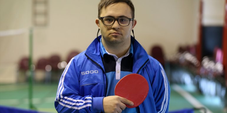 MUŞ - Down sendromlu genç, masa tenisinde adından söz ettirmek istiyor1