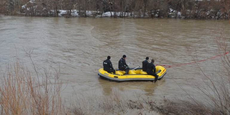 Muş'ta Karasu Nehri'ne düşen lise öğrencisini arama çalışmaları sürüyor