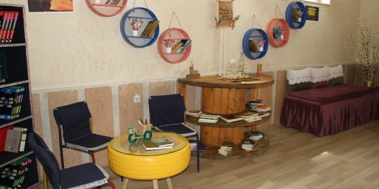 Şemdinli'de atıl malzemelerden "Geri Dönüşüm Kütüphanesi" oluşturuldu