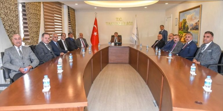 Vali Bilmez, MHP Van İl Başkanı ve yöneticilerini kabul etti