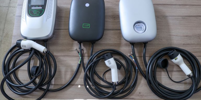 Van'da elektrikli otomobiller için üç ayrı model taşınabilir şarj cihazı üretildi