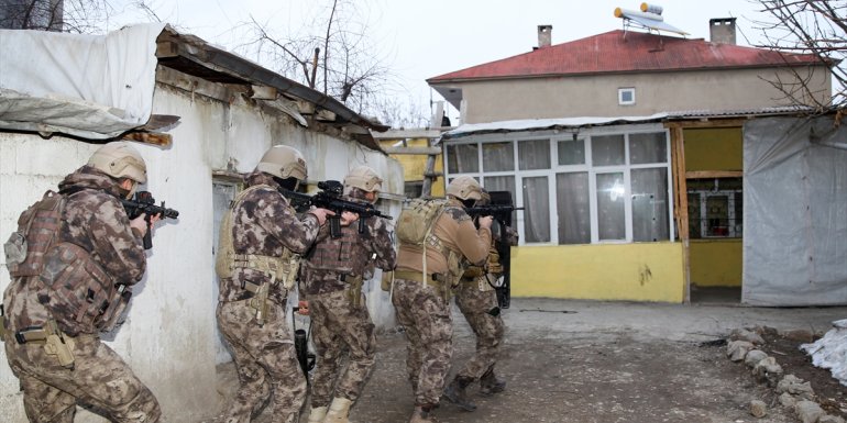 Güvenlik güçleri Van'da göçmen kaçakçılığıyla mücadelesini kararlılıkla sürdürüyor