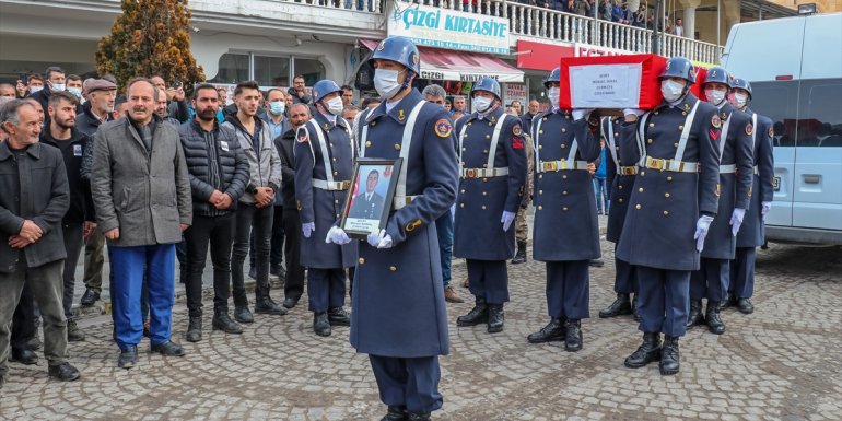 VAN - Şehit Jandarma Uzman Çavuş Sunal, son yolculuğuna uğurlandı1