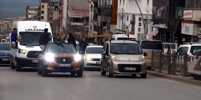 1984 Muşspor'un şampiyonluğu kentte coşkuyla kutlanıyor