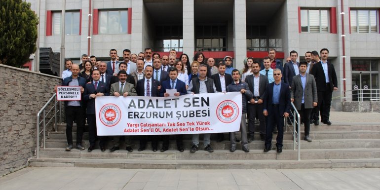 Adalet Sen üyelerinden Erzurum Adliyesi önünde basın açıklaması1