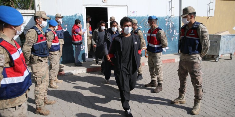 Afganistan uyruklu 227 düzensiz göçmen daha ülkelerine gönderildi