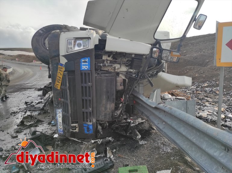 Ağrı Doğubayazıt'ta 2 tırın çarpıştığı kazada bir kişi öldü