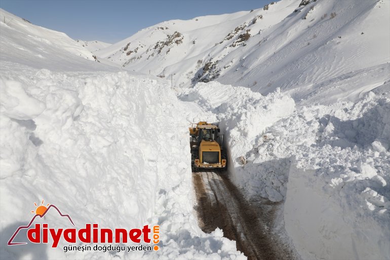 ekiplerin metrelerce karla Ağrı
