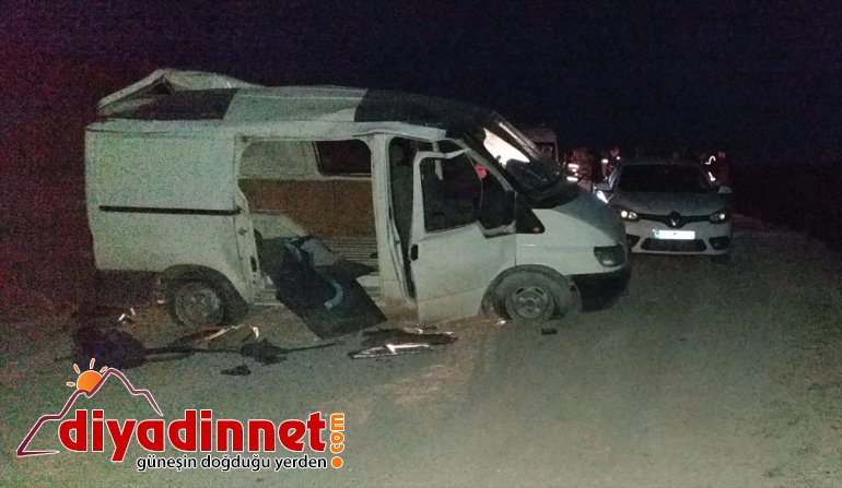 Ağrı'da göçmenleri taşıyan minibüsün devrilmesi sonucu 2 kişi öldü