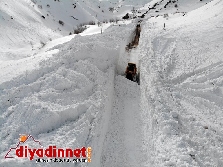 AĞRI - mücadele 10 karla metrelik ediyor Kar kaplanları 4