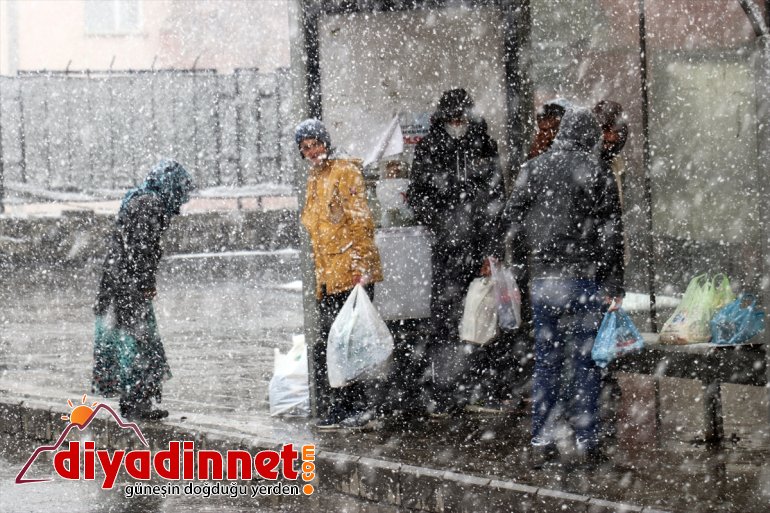 Ağrı nisan karıyla beyaza büründü