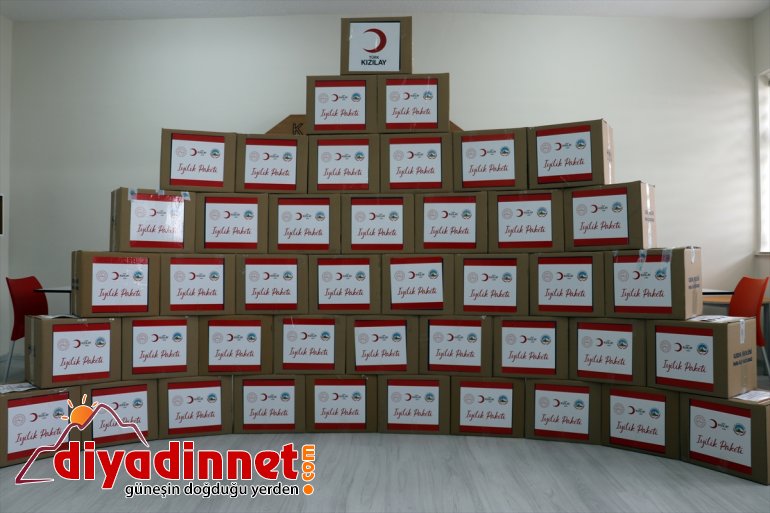 Ağrı'da öğrencilerin hazırladığı gıda kolileri ihtiyaç sahiplerine ulaştırılıyor