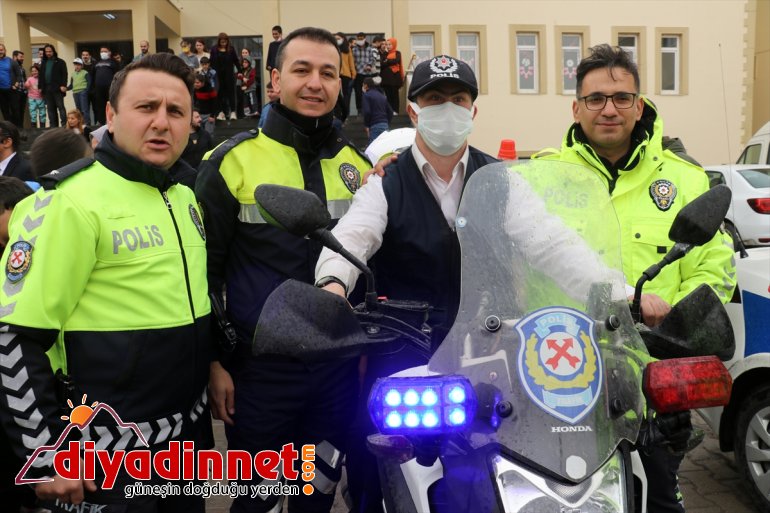 Polisler hediye - edip çocukları dağıttı özel AĞRI ziyaret 3