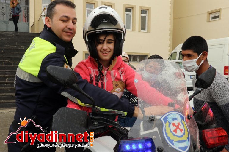 hediye dağıttı AĞRI çocukları edip ziyaret Polisler - özel 4