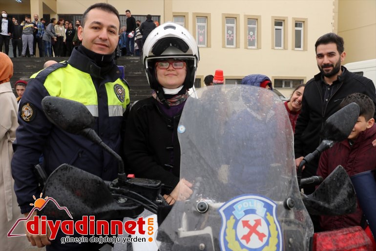 hediye ziyaret Polisler AĞRI özel dağıttı - edip çocukları 8