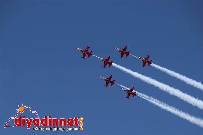 Ağrı gösterisi AĞRI kesti semalarındaki Türk yıldızlı nefes ay Yıldızları