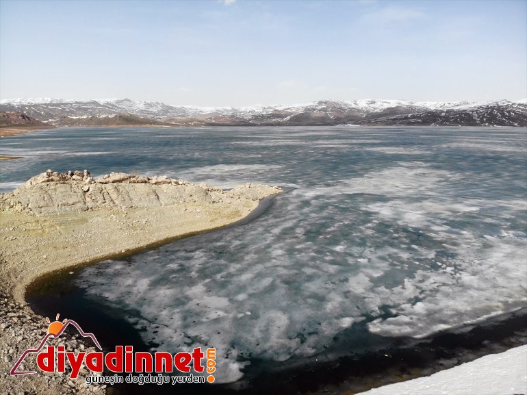 henüz AĞRI Yazıcı buzla - kaplı Barajı