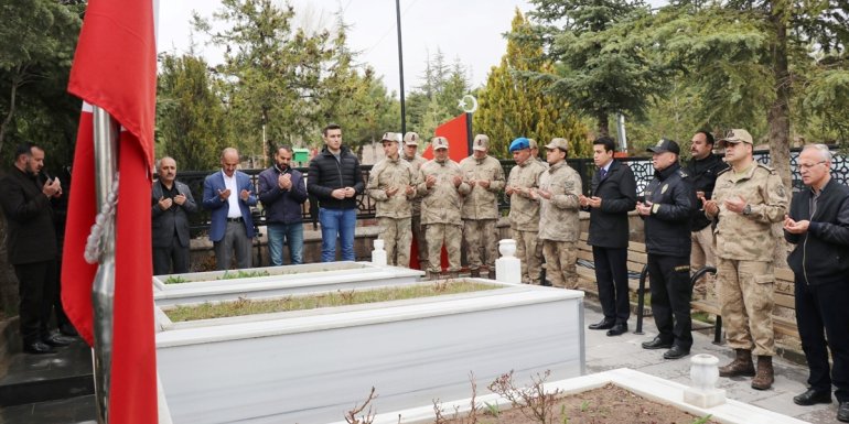 Ahlatlı şehitler dualarla anıldı
