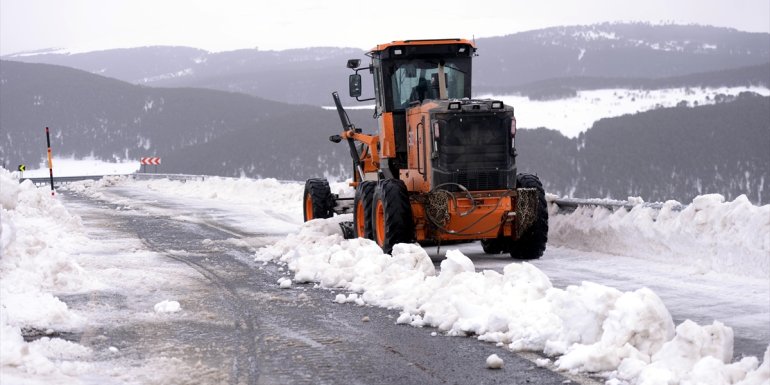 ARDAHAN - 4 aydır kapalı olan Ardahan-Ardanuç yolu ulaşıma açılıyor1