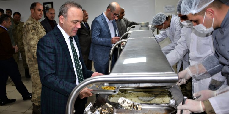 Ardahan Valisi Hüseyin Öner, jandarma ve korucularla iftarda buluştu1