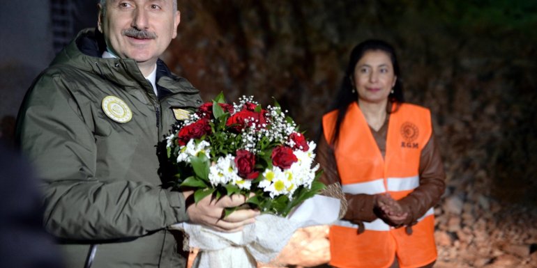 Bakan Karaismailoğlu, Aşık Şenlik Tüneli Işık Görme Töreni'nde konuştu: